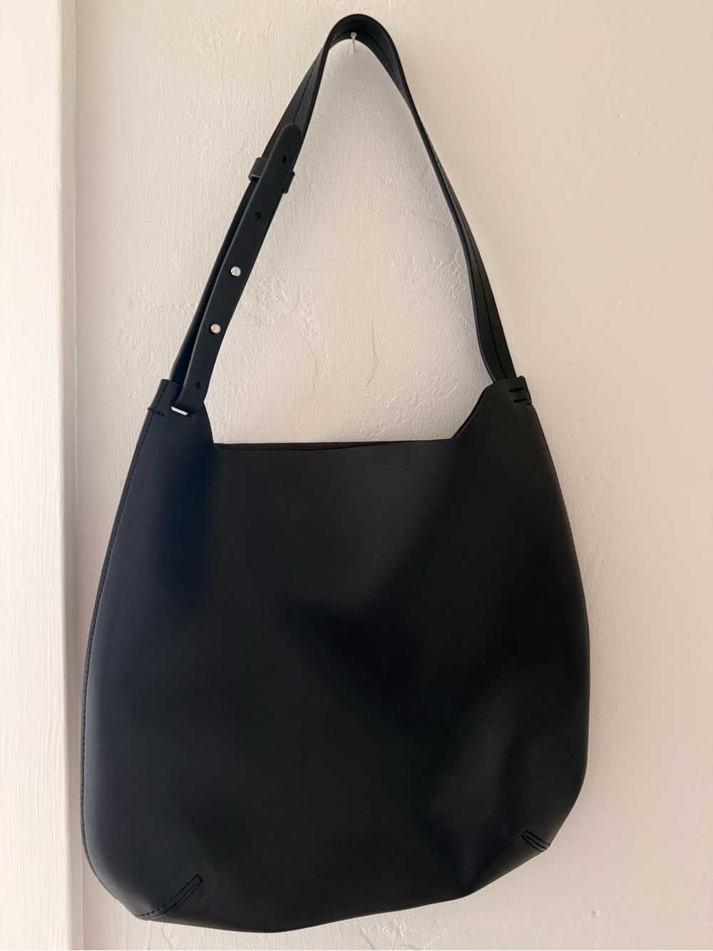 Everlane Cactus Shoulder Bag - Black - Minimalist Vegan Women's Hobo